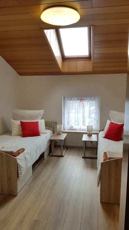 Elena Flat Mohn Duisburg Zentrum Luaran gambar