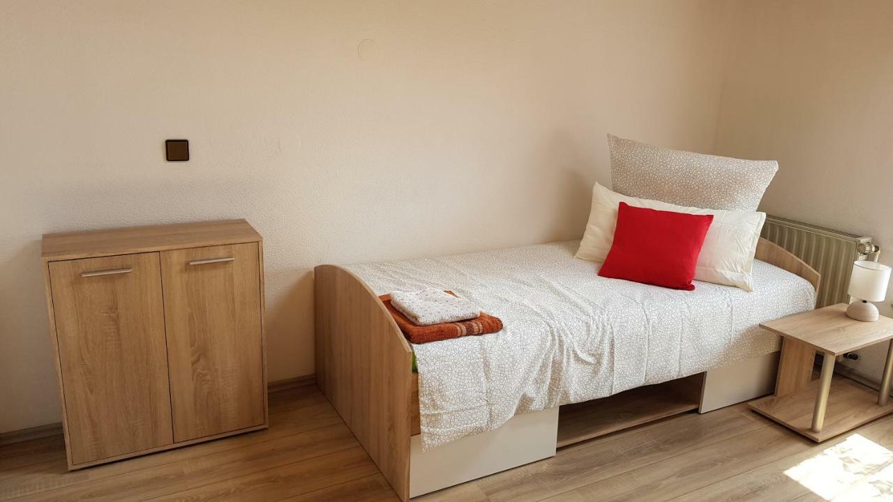 Elena Flat Mohn Duisburg Zentrum Luaran gambar